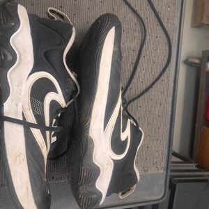 Nike Dynamic Black and White Athletic Shoes